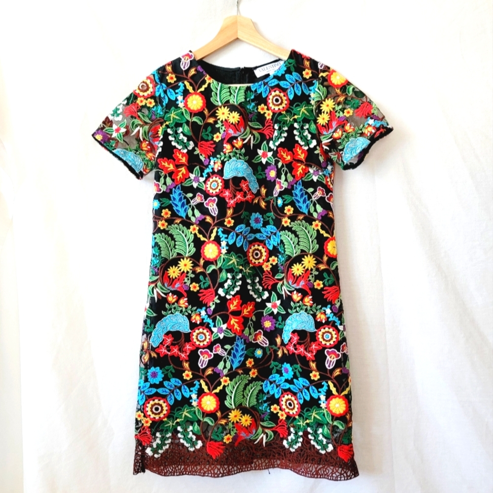 Valentino 2016 Embroidery Short Sleeve Shift Dress
